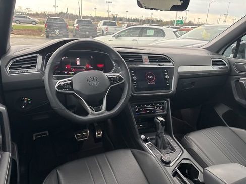 Certified 2024 Volkswagen Tiguan SE R-Line AWD/4WD image 40