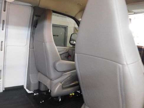 Used 2025 Chevrolet Express 2500 w/ Driver Convenience Package image 31