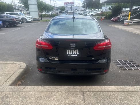 Used 2017 Ford Focus SE FWD image 3