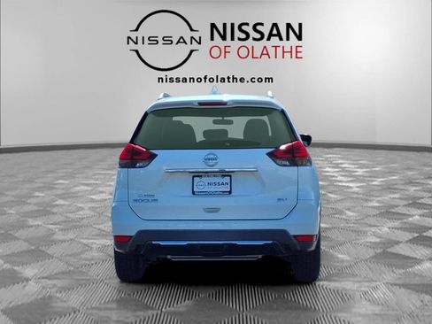 Used 2017 Nissan Rogue SV FWD image 26