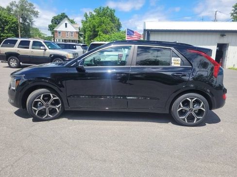 Certified 2025 Kia Niro EX Touring FWD image 2