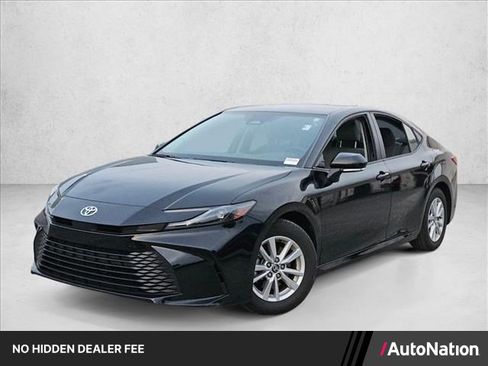 Used 2025 Toyota Camry LE w/ Convenience Package FWD image 1