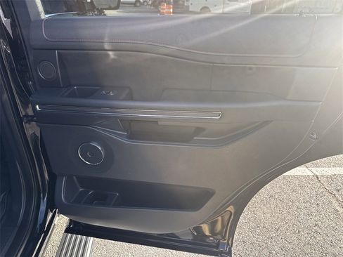 Used 2023 Ford Expedition Limited image 17