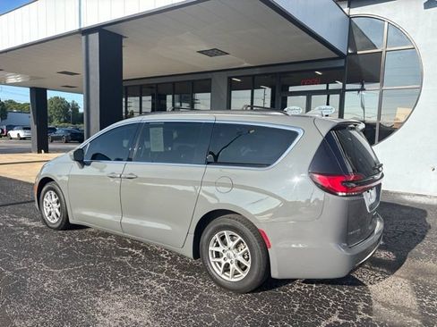 Used 2022 Chrysler Pacifica Touring-L FWD image 5