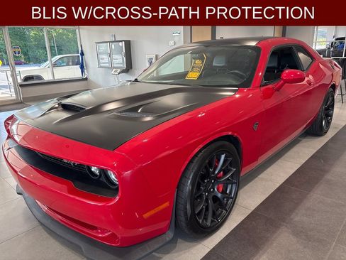 Used 2016 Dodge Challenger SRT Hellcat RWD image 4