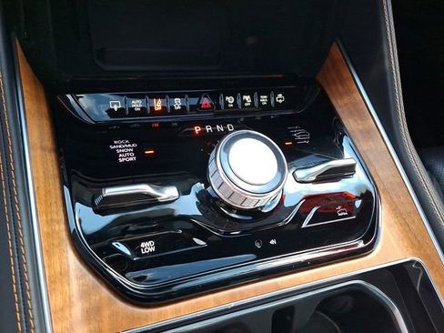 Used 2022 Jeep Grand Wagoneer Series III image 21