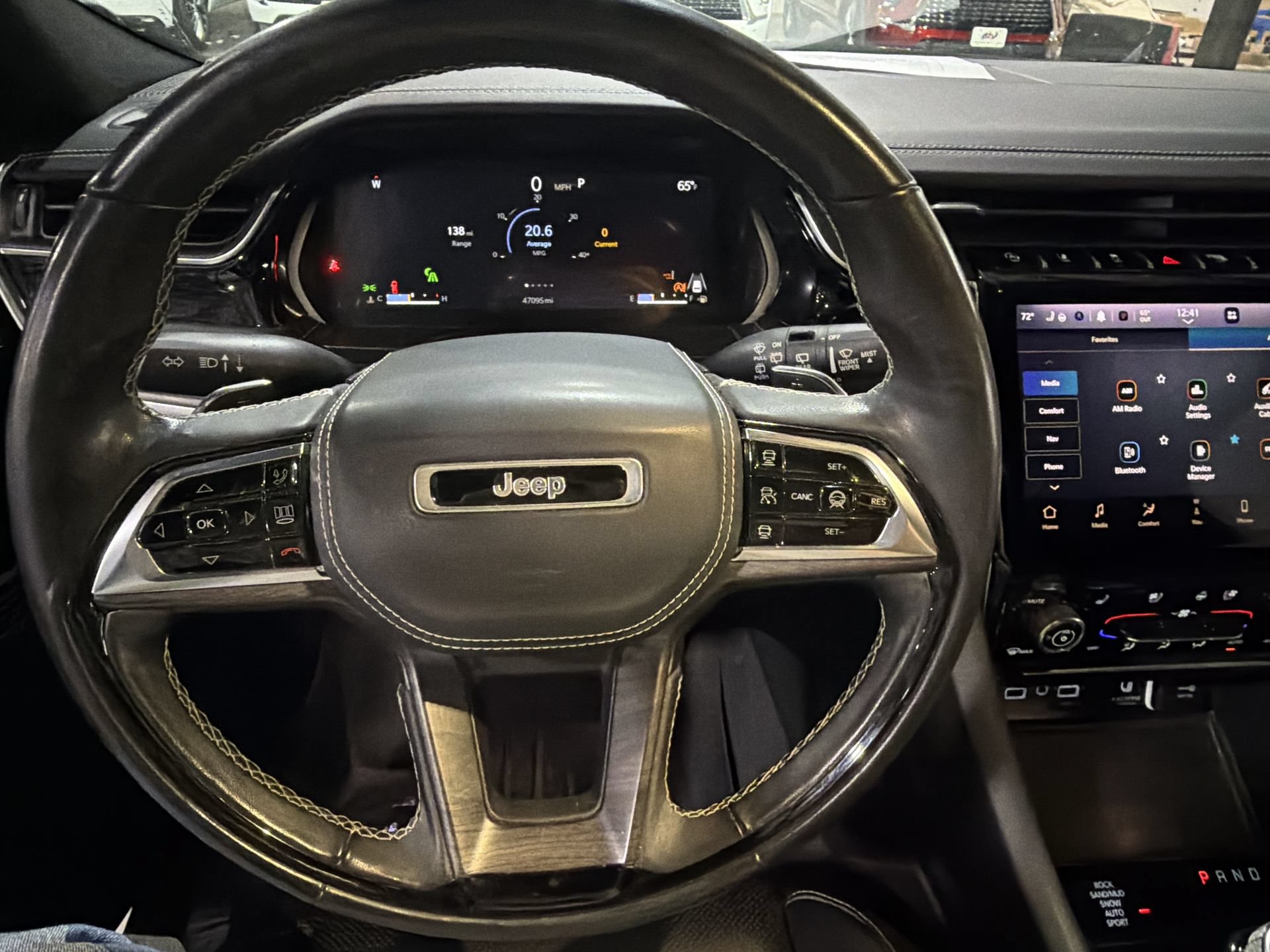Used 2022 Jeep Grand Cherokee Overland w/ Adv Protech Group III AWD/4WD image 13
