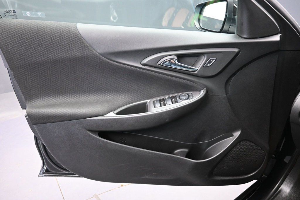Used 2025 Chevrolet Malibu LT FWD image 17