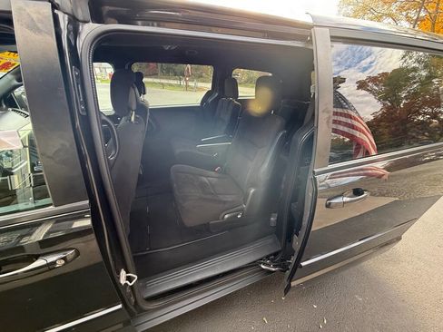 Used 2015 Dodge Grand Caravan SE w/ Quick Order Package 29E SE image 12