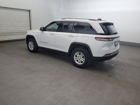 Used 2023 Jeep Grand Cherokee Laredo w/ Luxury Tech Group I AWD/4WD image 3