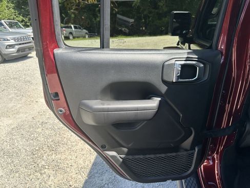 Used 2021 Jeep Gladiator Sport image 22