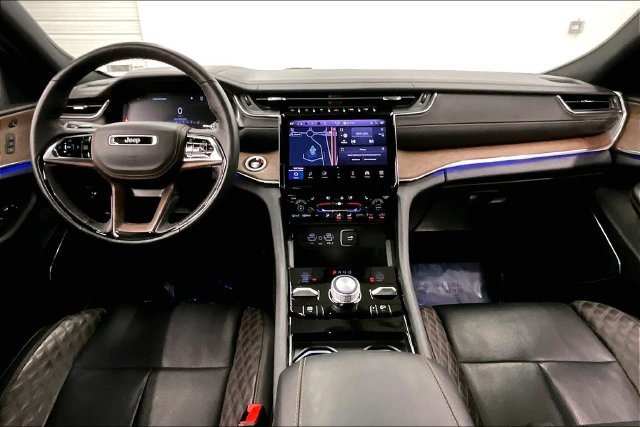 Used 2025 Jeep Grand Cherokee Summit w/ Obsidian Package AWD/4WD image 18