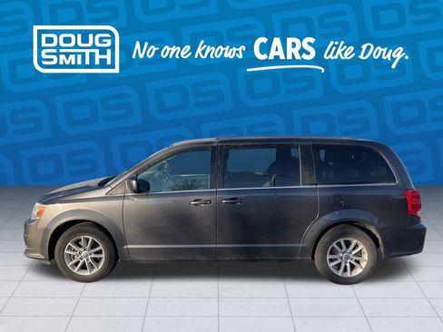 Used 2019 Dodge Grand Caravan SXT w/ Driver Convenience Group image 2