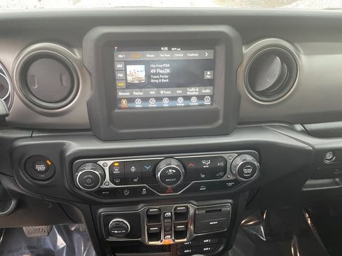 Used 2022 Jeep Wrangler Unlimited Sport image 19
