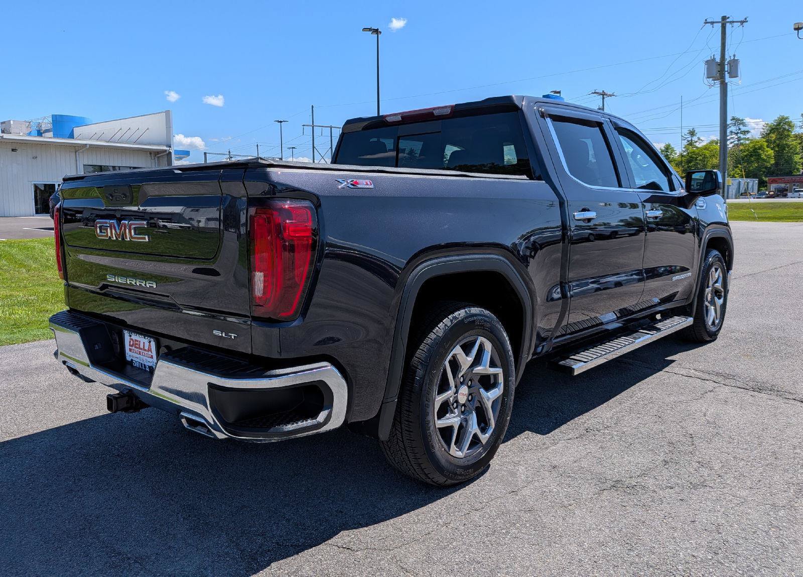 Used 2023 GMC Sierra 1500 SLT w/ SLT Convenience Package AWD/4WD image 7