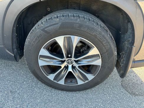 Used 2022 Toyota Highlander XLE image 8