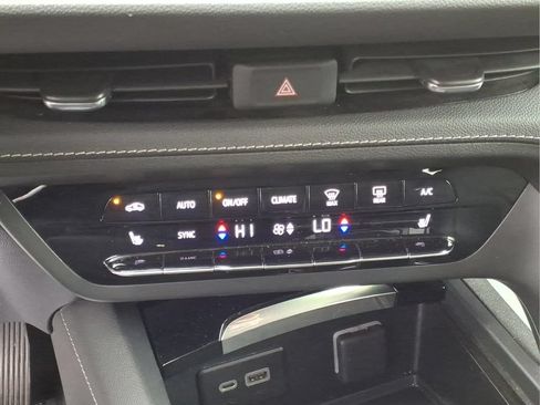 Used 2023 Buick Envision Essence FWD image 12