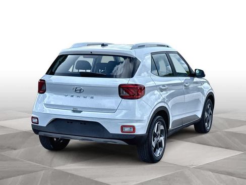 Used 2025 Hyundai Venue SEL FWD image 8