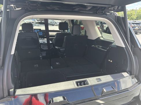 Certified 2025 Ford Expedition Platinum AWD/4WD image 28