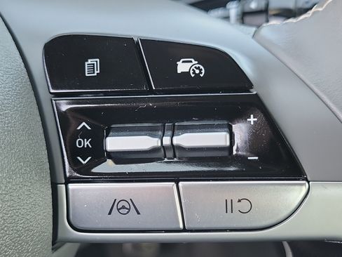 Certified 2025 Hyundai Elantra Sport FWD image 9