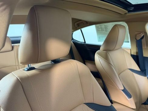 Certified 2023 Lexus ES 300h w/ Luxury Package image 31