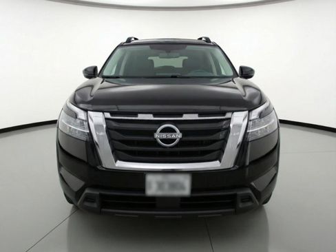 Used 2025 Nissan Pathfinder SV AWD/4WD image 2