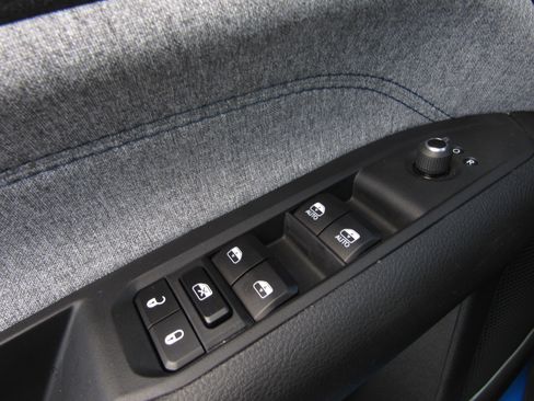 Used 2025 Jeep Compass Latitude image 22