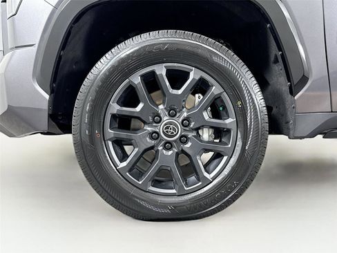 Used 2024 Toyota Tundra Platinum AWD/4WD image 10