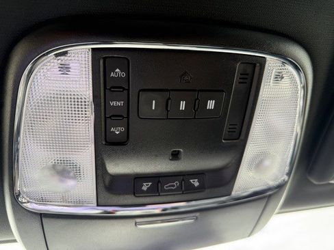 Used 2017 Jeep Grand Cherokee Limited image 38