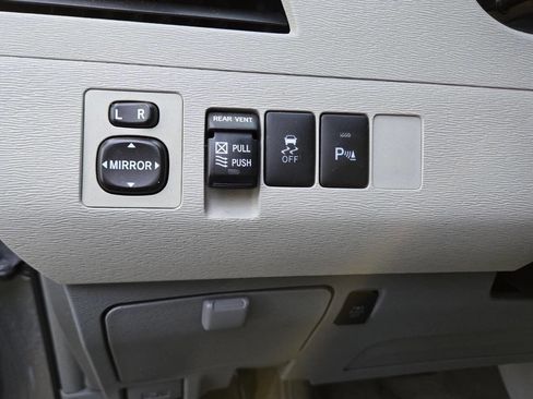 Used 2012 Toyota Sienna XLE w/ Premium Pkg image 26