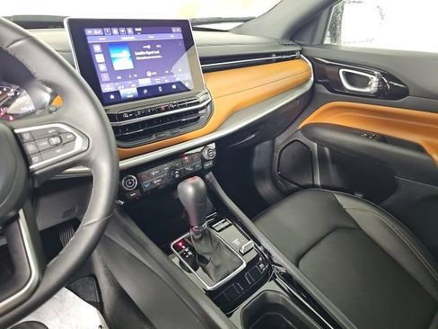 Certified 2024 Jeep Compass Limited image 24