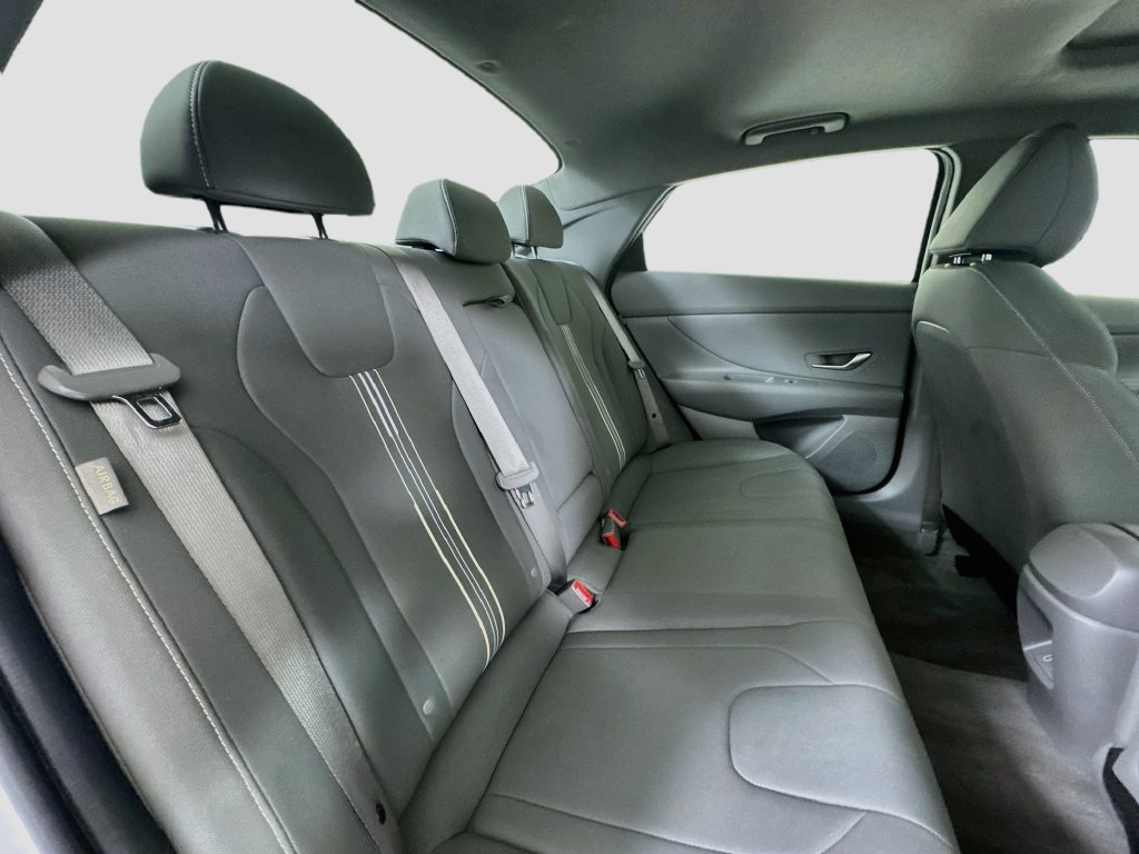 Used 2025 Hyundai Elantra SEL FWD image 26