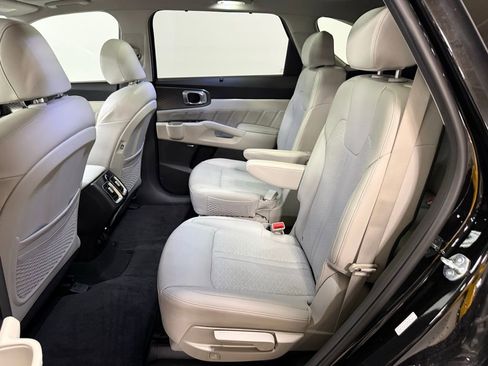 Used 2024 Kia Sorento SX Prestige image 17