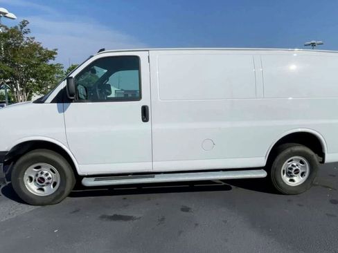 Used 2024 GMC Savana 2500 w/ Driver Convenience Package image 5