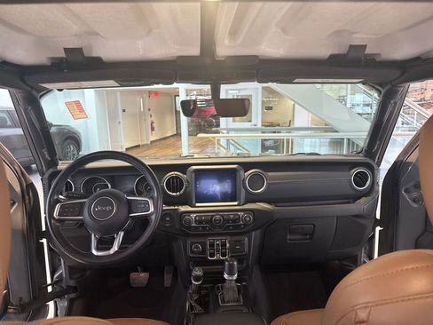 Used 2020 Jeep Wrangler Unlimited Sahara image 22