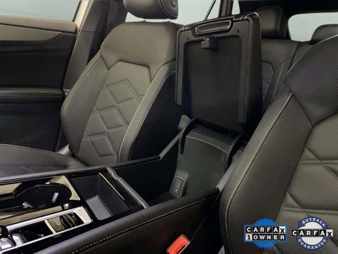 Used 2025 Volkswagen Atlas Cross Sport SE w/ Black Wheel Package image 60