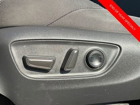 Used 2021 Toyota Venza LE image 10