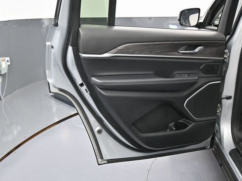 Used 2021 Jeep Grand Cherokee L Limited image 44