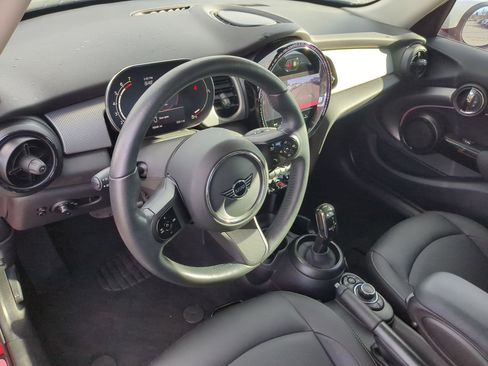 Used 2024 MINI Cooper 4-Door Hardtop image 16