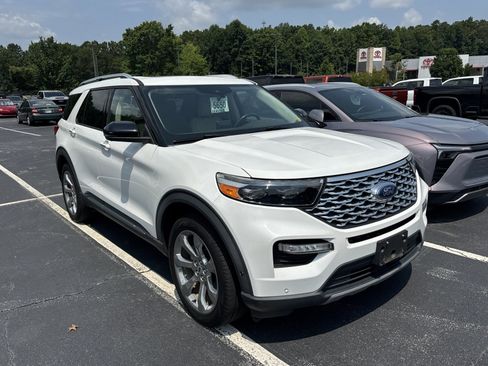 Used 2020 Ford Explorer Platinum w/ Premium Technology Package AWD/4WD image 13