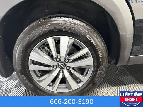 Used 2024 Nissan Pathfinder SL AWD/4WD image 6