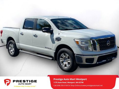 Used 2017 Nissan Titan SV image 1