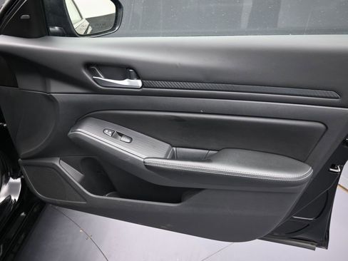 Used 2024 Nissan Altima 2.5 SV image 25