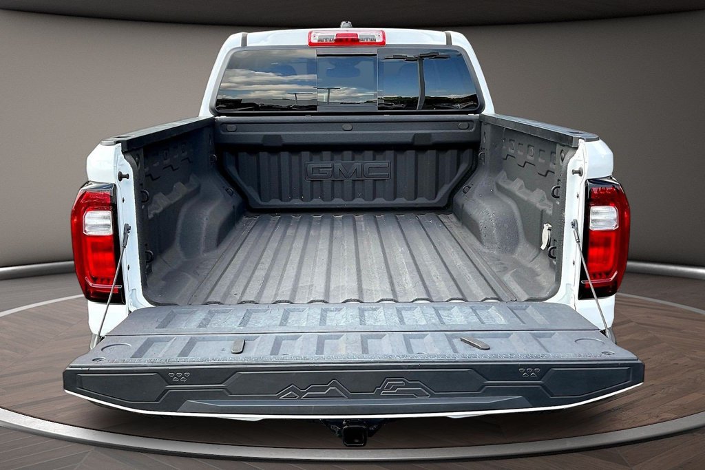 Used 2024 GMC Canyon AT4 w/ Technology Package AWD/4WD image 10