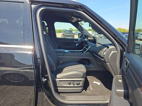 Certified 2025 Nissan Armada SL w/ Captain's Chari Seat Package AWD/4WD image 6