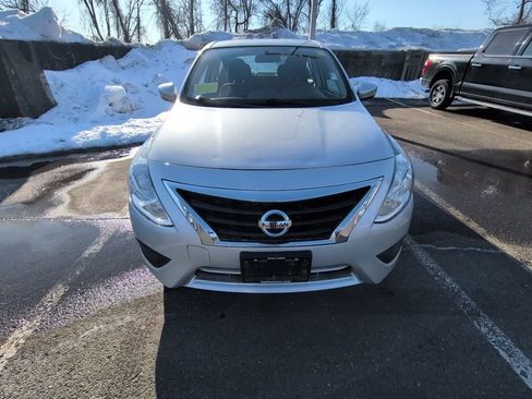 Used 2019 Nissan Versa SV image 10