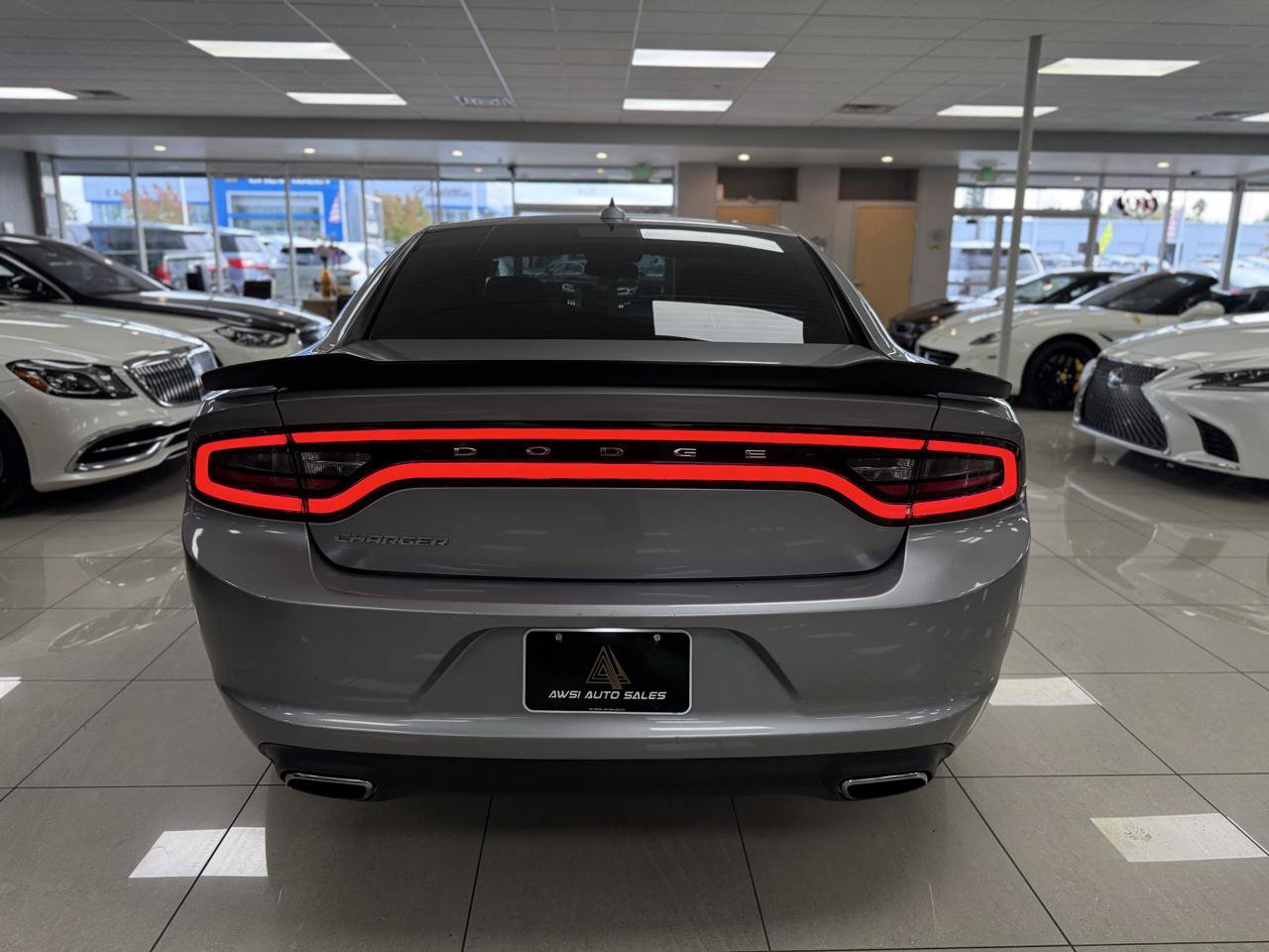 Used 2017 Dodge Charger SXT RWD image 5