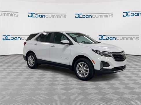 Used 2022 Chevrolet Equinox LT image 2
