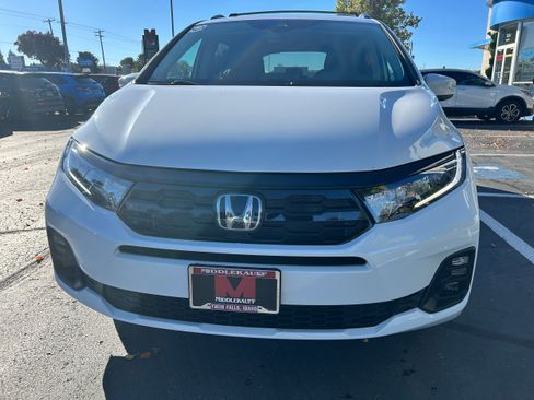 New 2026 Honda Odyssey Touring image 2