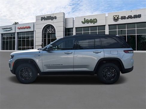 New 2025 Jeep Grand Cherokee Trailhawk image 7